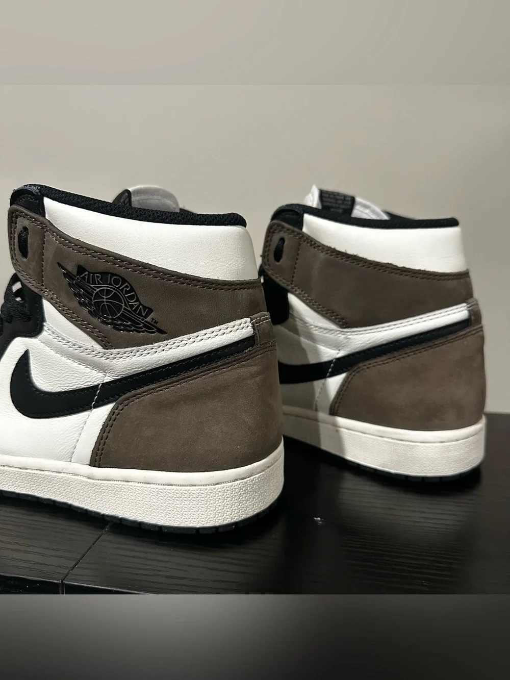 Air Jordan 1 Retro High OG (Dark Mocha)